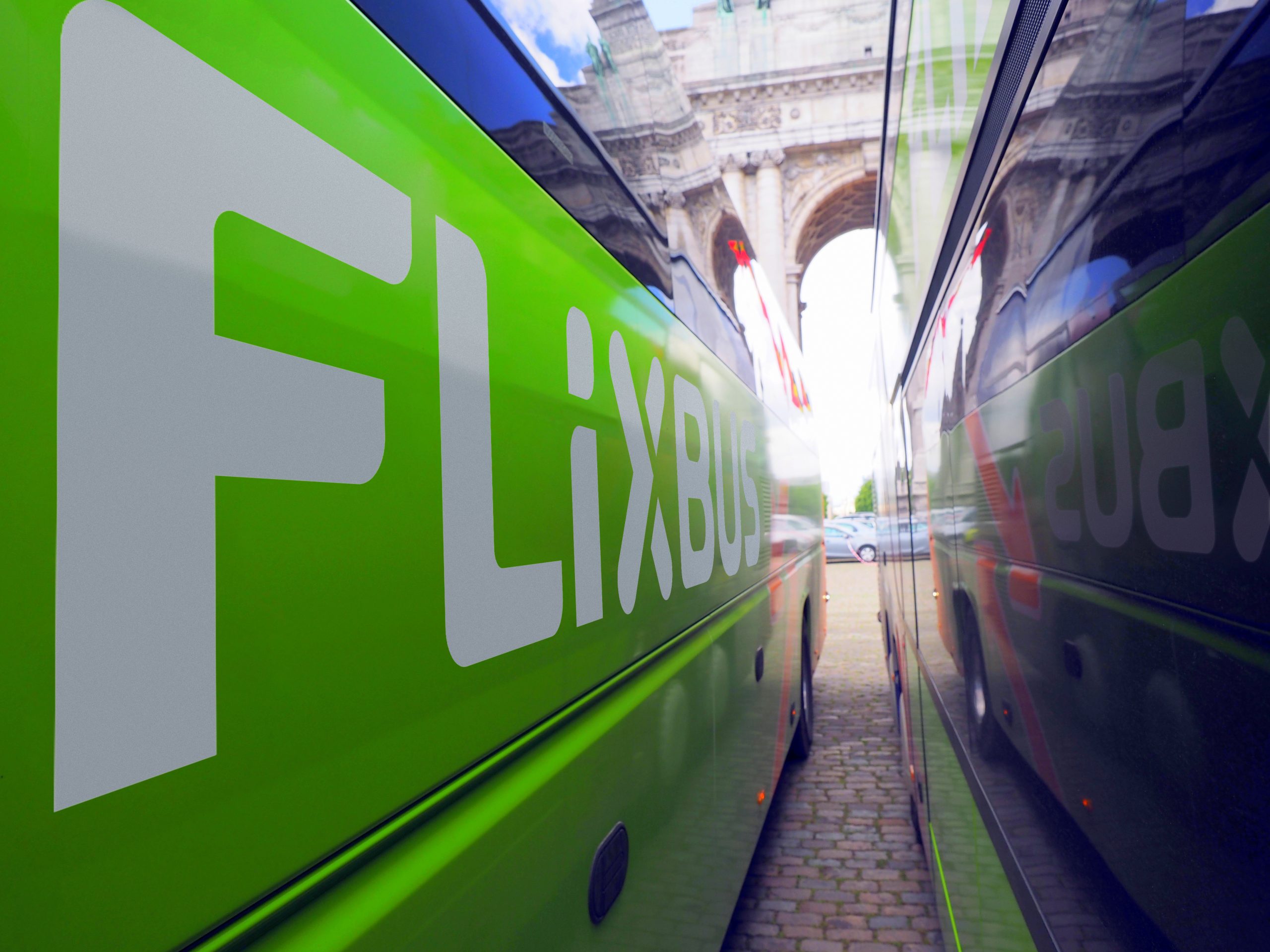 Infobus - FlixBus i DKMS łączą siły w promocji dawców szpiku: „Podróż po życie”