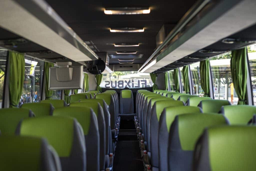 Wybierasz się na wakacje, wyjazd służbowy, city break? Twoja podróż może uratować komuś życie / fot. FlixBus