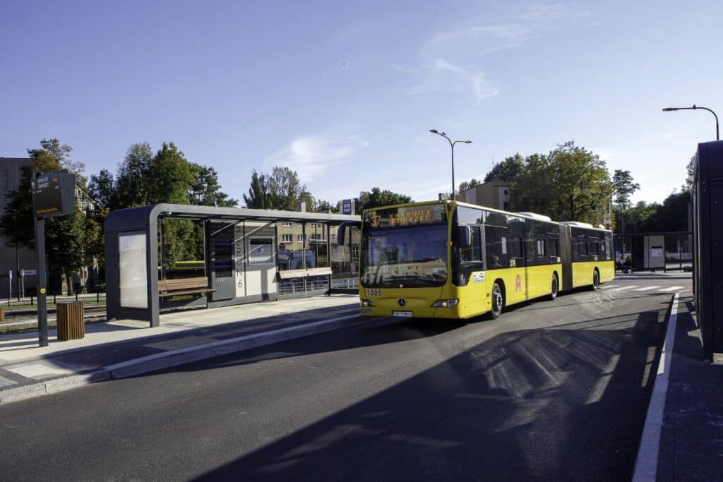 Katowice: Autobusy wracają na stałe trasy po otwarciu przejazdu pod wiaduktem na Załęskiej