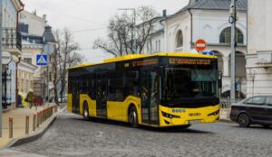 Autobusy Anadolu Isuzu dla do przewoźnika autobusowego Kyivpastrans, który obsługuje ponad 1,5 miliona pasażerów dziennie i posiada największą flotę autobusów miejskich w Ukrainie.