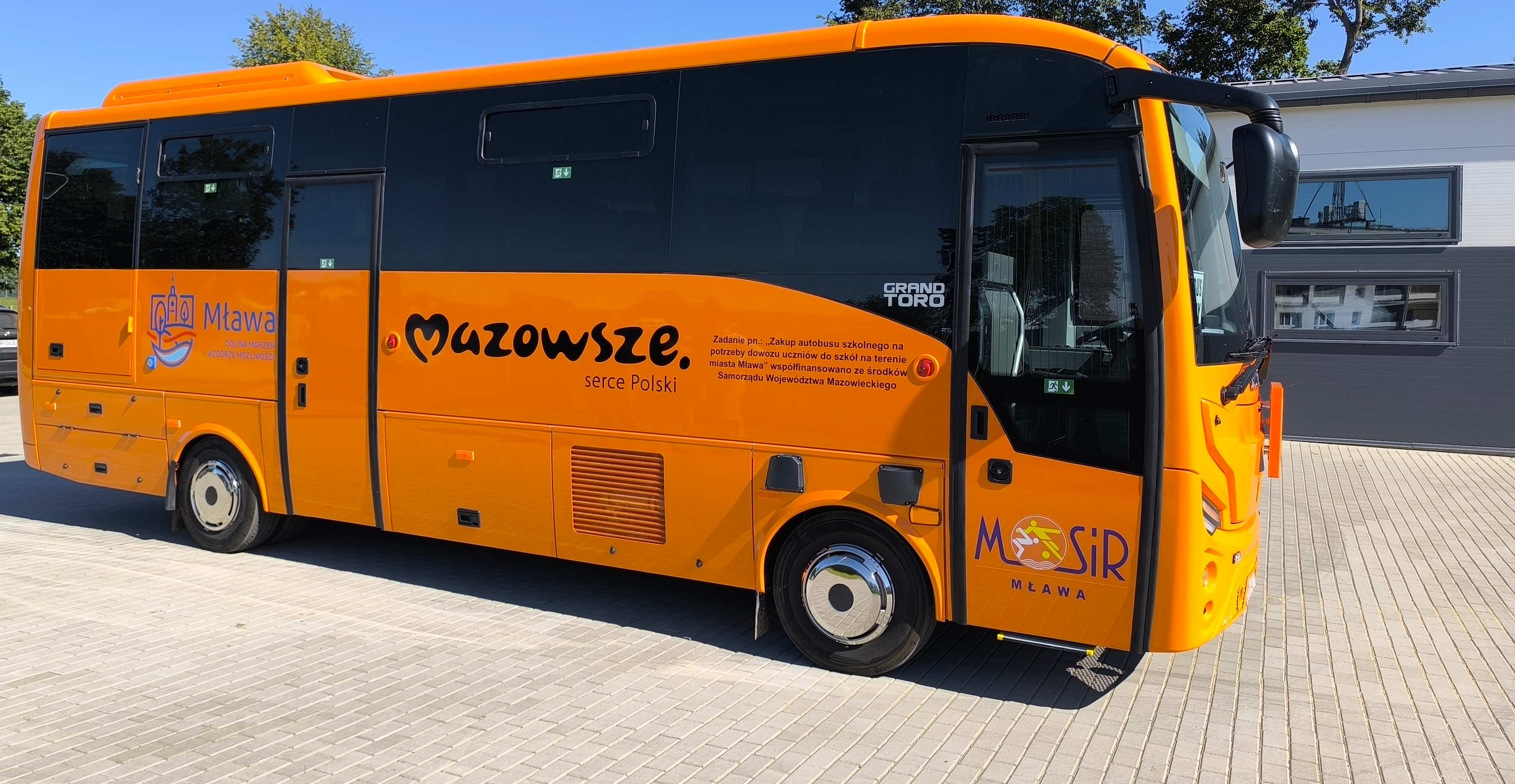 Infobus - Mława z nowym autobusem szkolnym – Isuzu Grand Toro. Z mazowieckim wsparciem