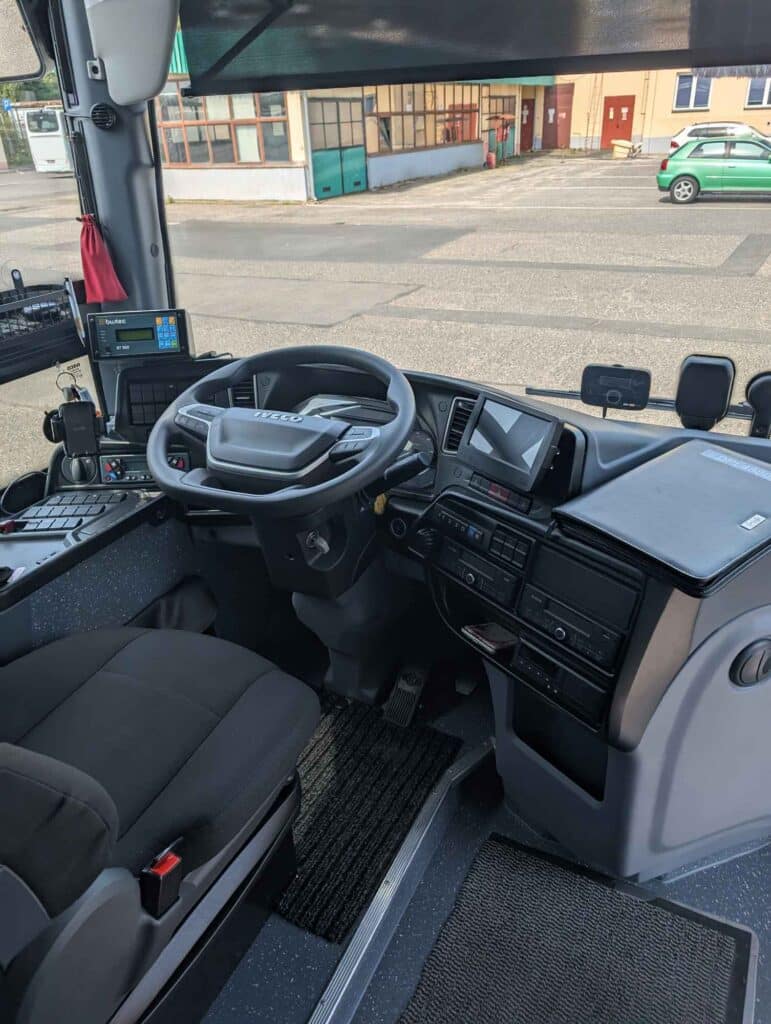 Nowoczesne autobusy pracownicze Iveco Crossway dla KGHM / fot. Mercus Logistyka