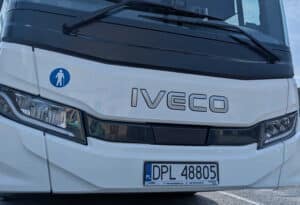 Nowoczesne autobusy pracownicze Iveco Crossway w barwach Mercus Logistyka