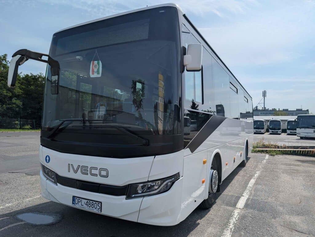 Nowoczesne autobusy pracownicze Iveco Crossway dla KGHM / fot. Mercus Logistyka