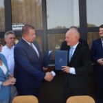 ChatGPT powiedział: Powiat Raciborski inwestuje w nowoczesny transport – podpisano umowę na zakup 6 autobusów niskoemisyjnych