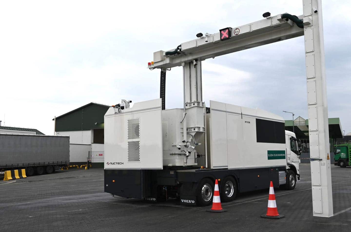 Infobus - Medyka: Skaner RTG prześwietli autobusy na granicy z Ukrainą