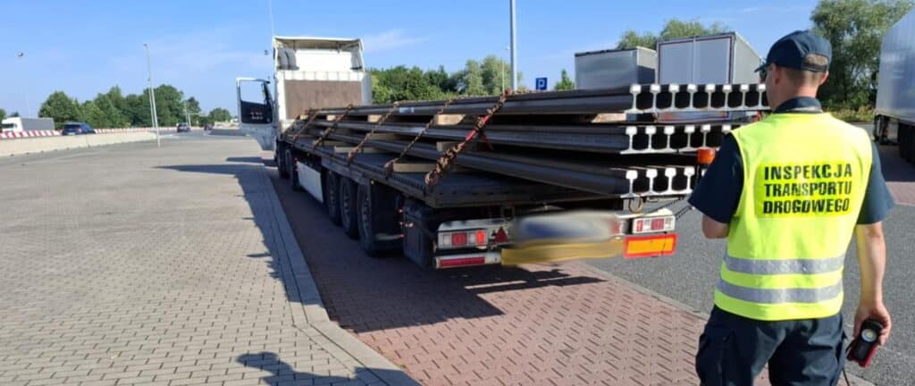 237 ciężarówek, których kierowcy nie przestrzegali ograniczeń w ruchu, zatrzymali w pierwszej połowie wakacji inspektorzy Inspekcja Transportu Drogowego.