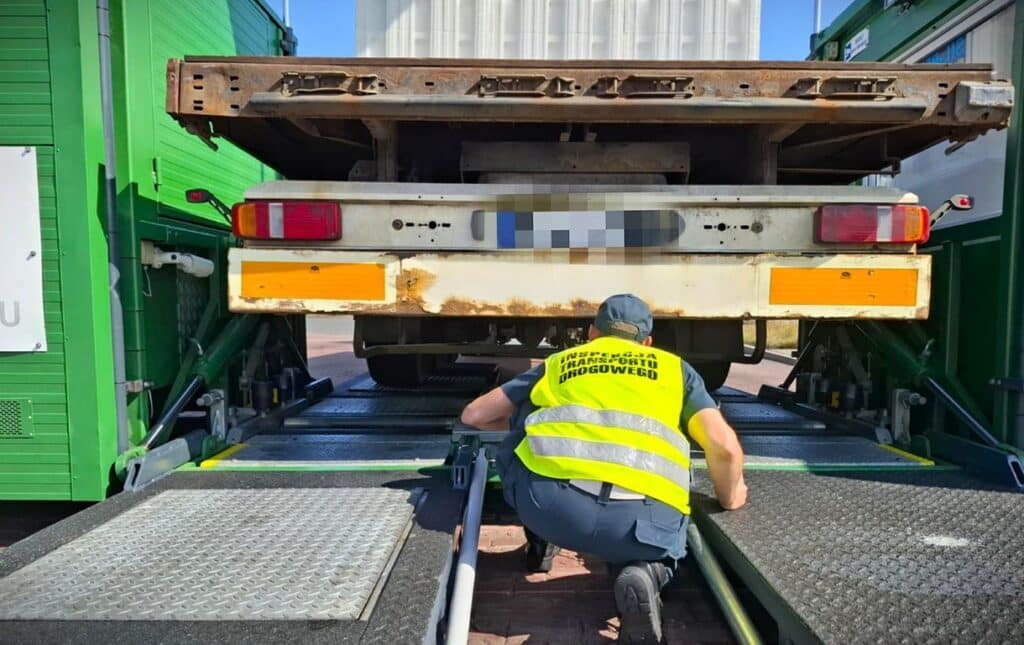 237 ciężarówek, których kierowcy nie przestrzegali ograniczeń w ruchu, zatrzymali w pierwszej połowie wakacji inspektorzy Inspekcja Transportu Drogowego.