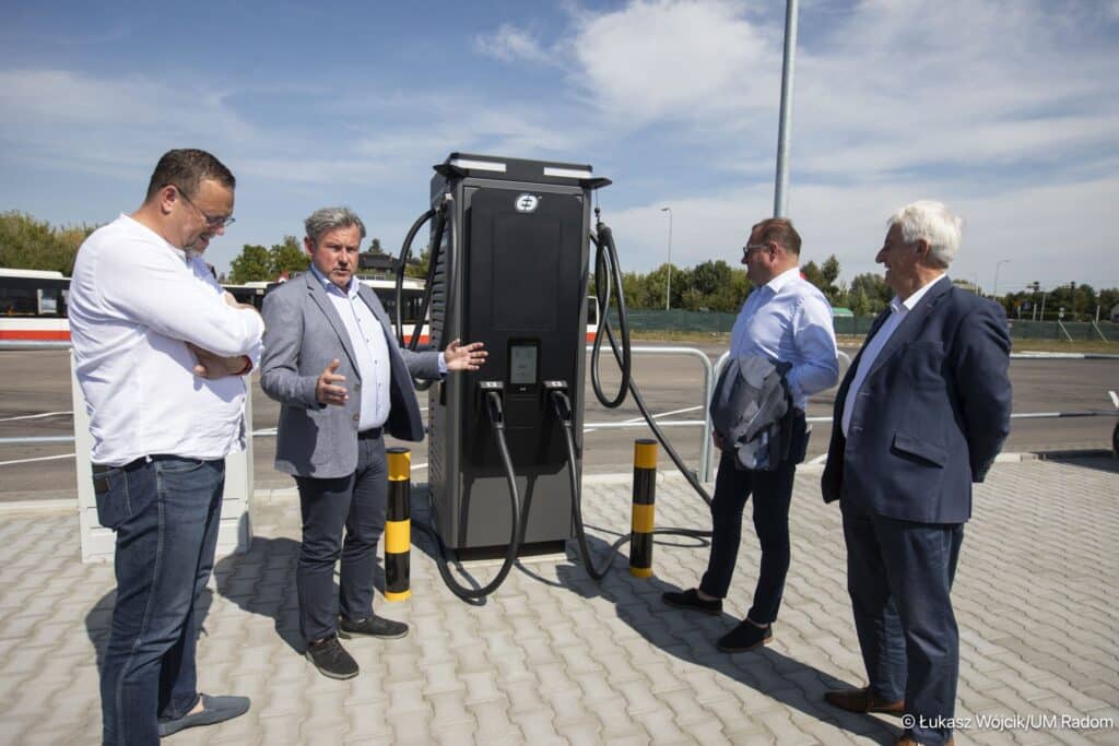 Flota MPK Radom wzbogaciła się o pięć MAN Lion’s City 12 i cztery nowe mikrobusy przystosowane do przewozu osób z niepełnosprawnościami / fot. UM Radom