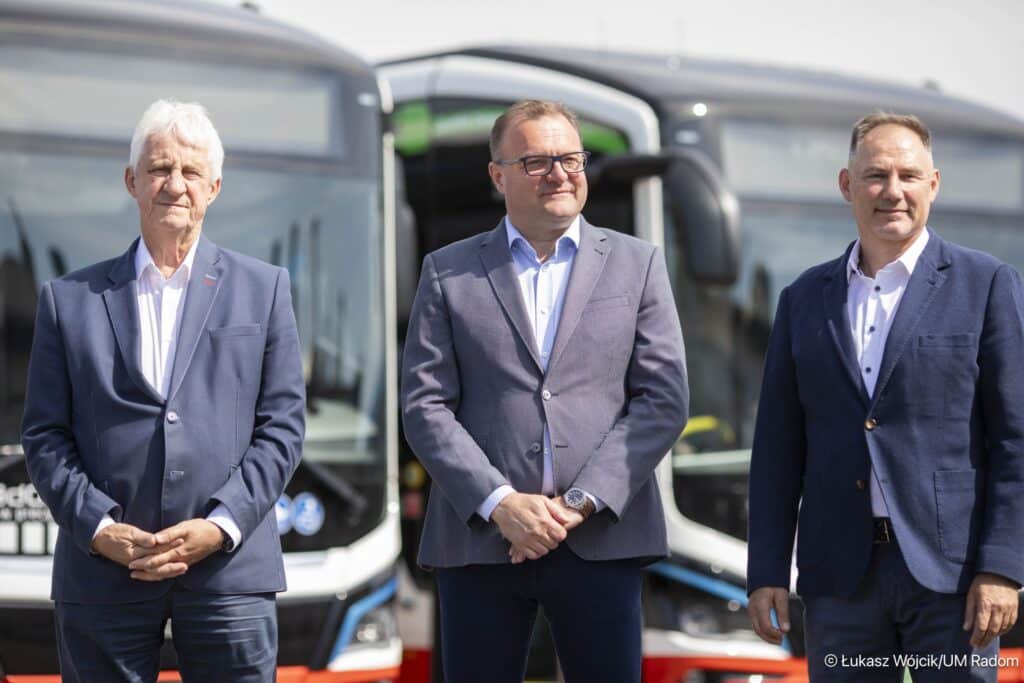Flota MPK Radom wzbogaciła się o pięć MAN Lion’s City 12 i cztery nowe mikrobusy przystosowane do przewozu osób z niepełnosprawnościami / fot. UM Radom