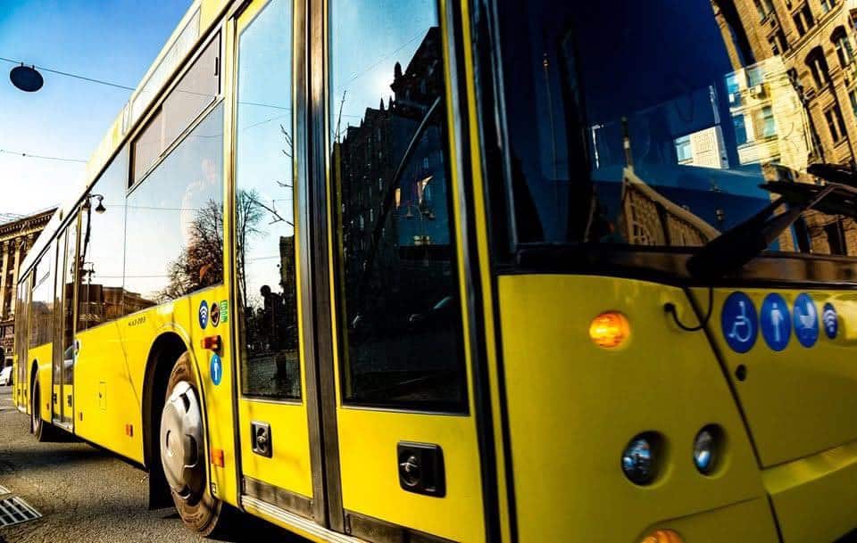 Kijów modernizuje transport mimo wojny. Natomiast jego autobusowa flota cały czas bazuje na marce MAZ