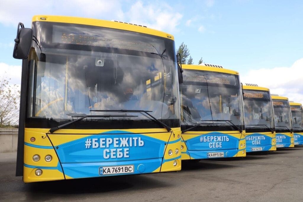 Kijów modernizuje transport mimo wojny. Natomiast jego autobusowa flota cały czas bazuje na marce MAZ
