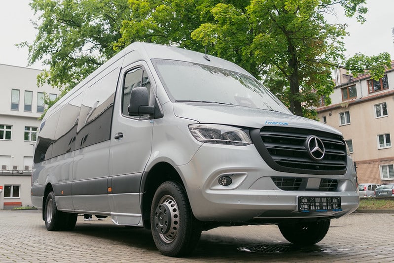Nowy minibus turystyczny we flocie Uniwersytetu Opolskiego. Od Mercusa