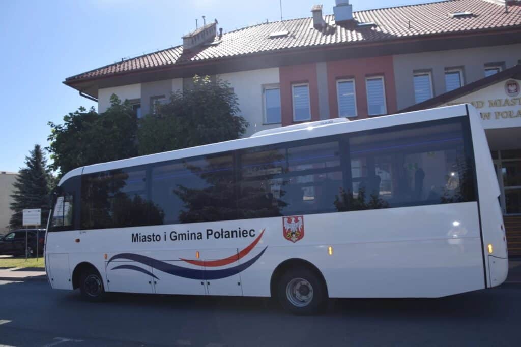 Autobus szkolny Iveco-MMI Moveo zakupiony jeszcze jeszcze z Polskiego Ładu / fot. UG Połaniec