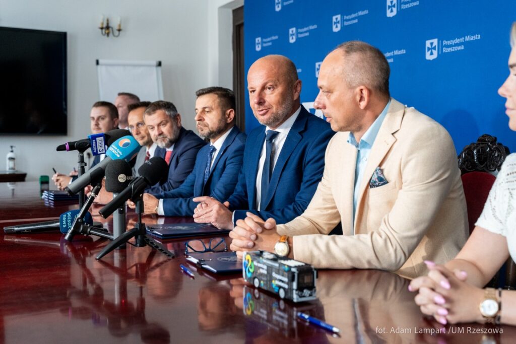 Rzeszów ma umowę z NesoBus na pierwsze wodorowce w miejskiej flocie / fot. Adam Lampart - UM Rzeszów