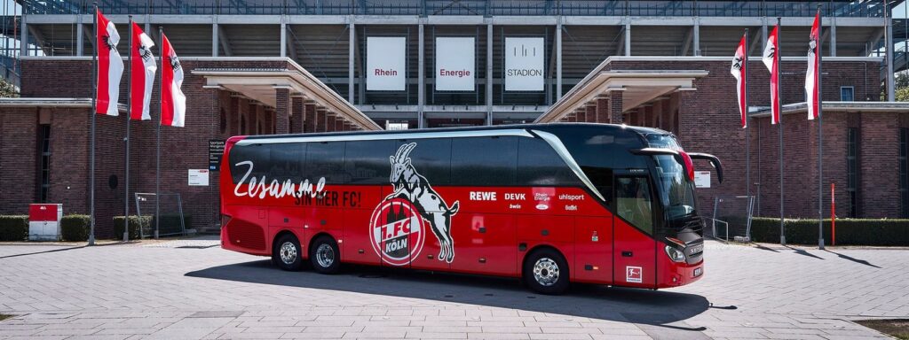 Bundesliga jeździ Setrą i Mercedesem – Daimler Buses króluje na rynku drużynowych autobusów