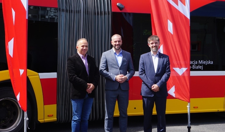 Dwie wakacyjne umowy MZK Bielsko-Biała z Solarisem. Na MEGA wodorowce i diesle w leasingu