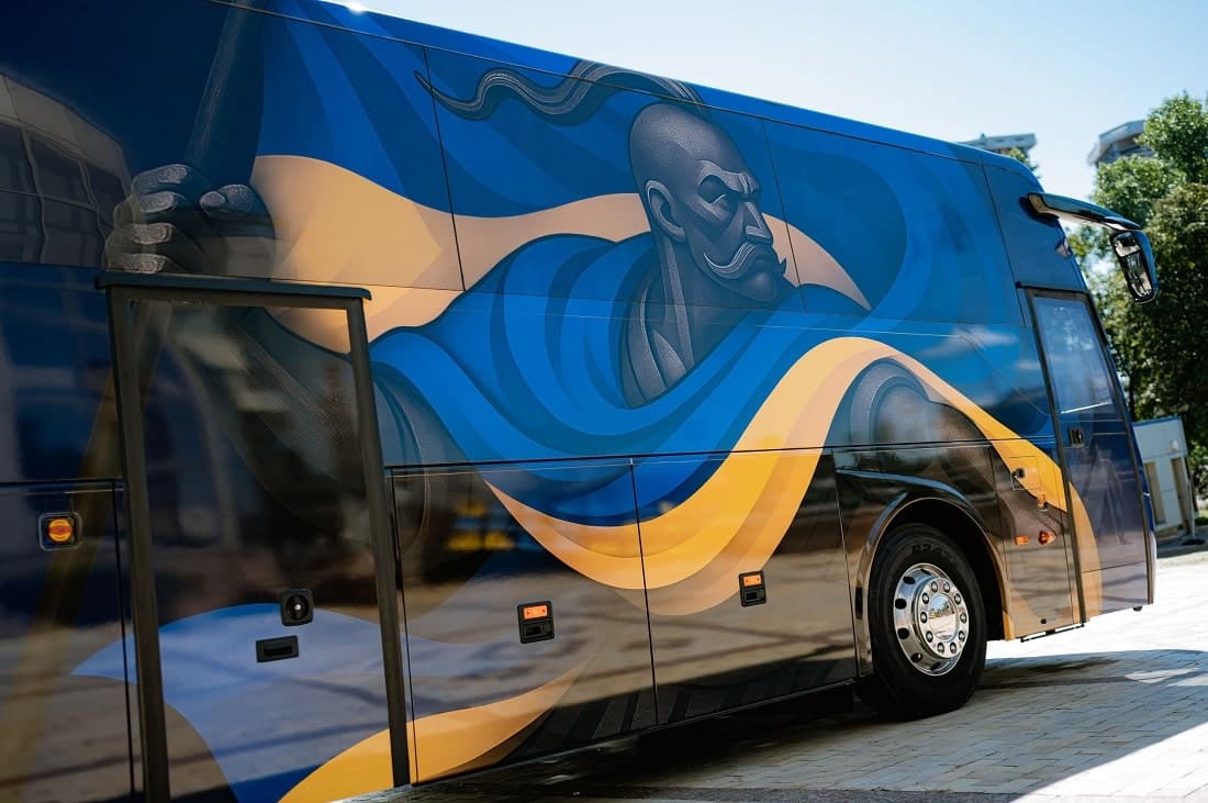 Infobus - Piłkarze Ukrainy z własnym autobusem reprezentacyjnym. Temsa Maraton