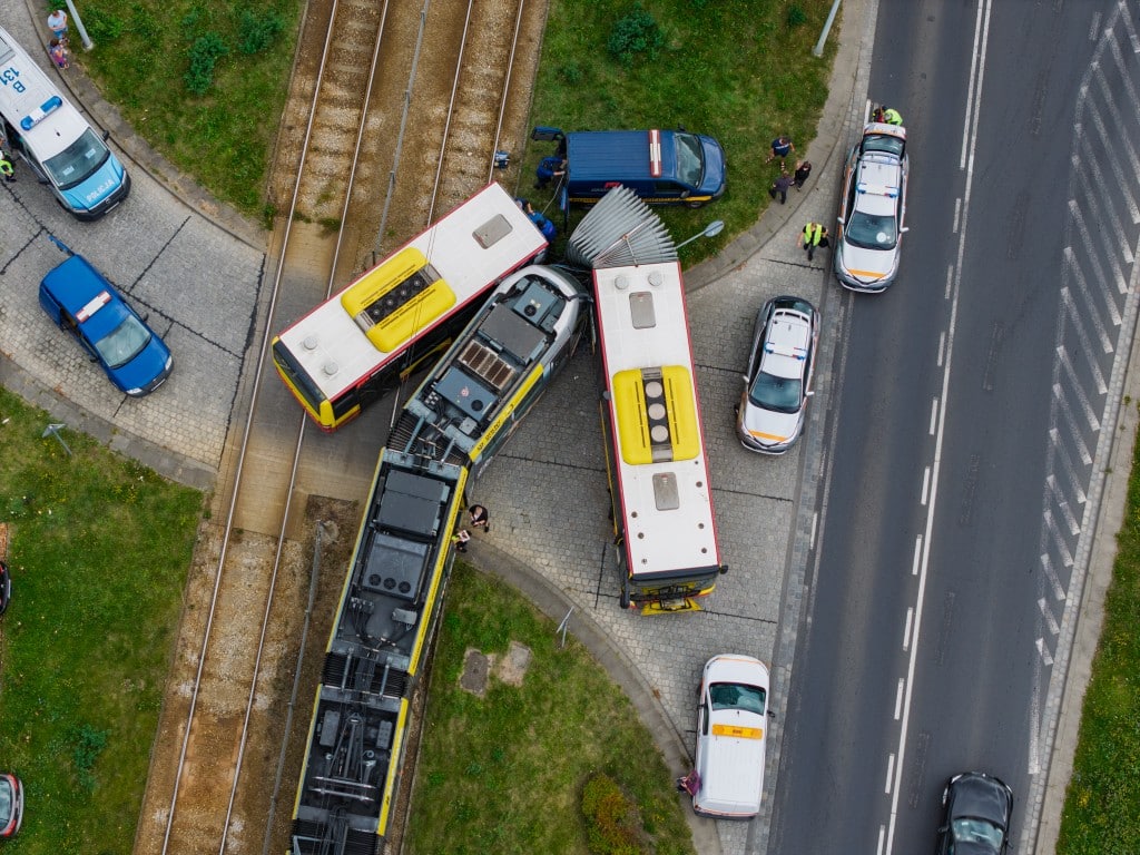 Kolizja tramwaju z autobusem na osiedlu Gaj. Zmiany tras tramwajów i autobusów/ fot. Wroclaw.pl