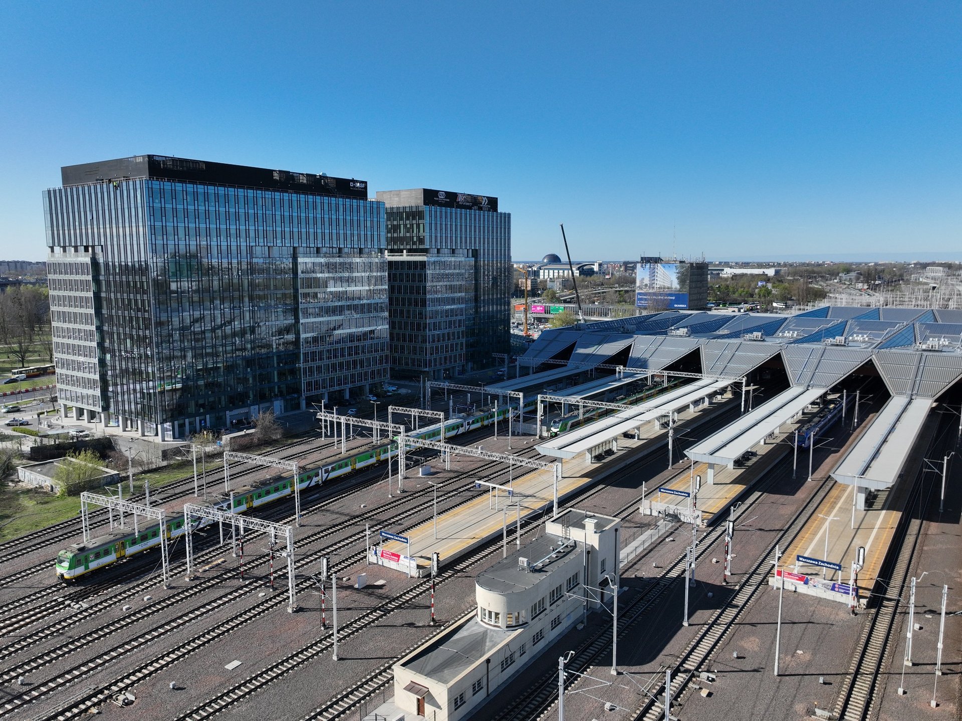 Inforail - Trudny dzień dla pasażerów aglomeracji warszawskiej. Kolejne utrudnienia w kursowaniu pociagów