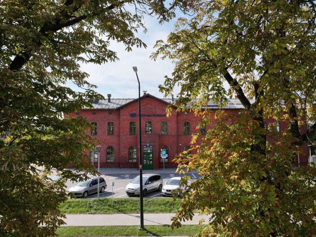 Dworzec kolejowy w Mogilnie po modernizacji. Historyczny obiekt zyskał nowe życie foto: PKP SA