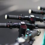 Dzielnica Wola przygotowuje się do wprowadzenia szerokich regulacji dotyczących korzystania z hulajnóg elektrycznych.