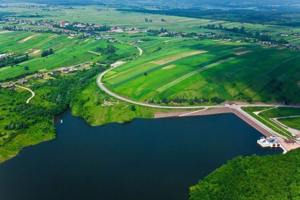 Świętokrzyskie: Gmina Pawłów przygotowuje się do budowy ścieżki rowerowej nad Zalewem Wióry. Wykonawca wybrany / fot. Gmina Pawłów