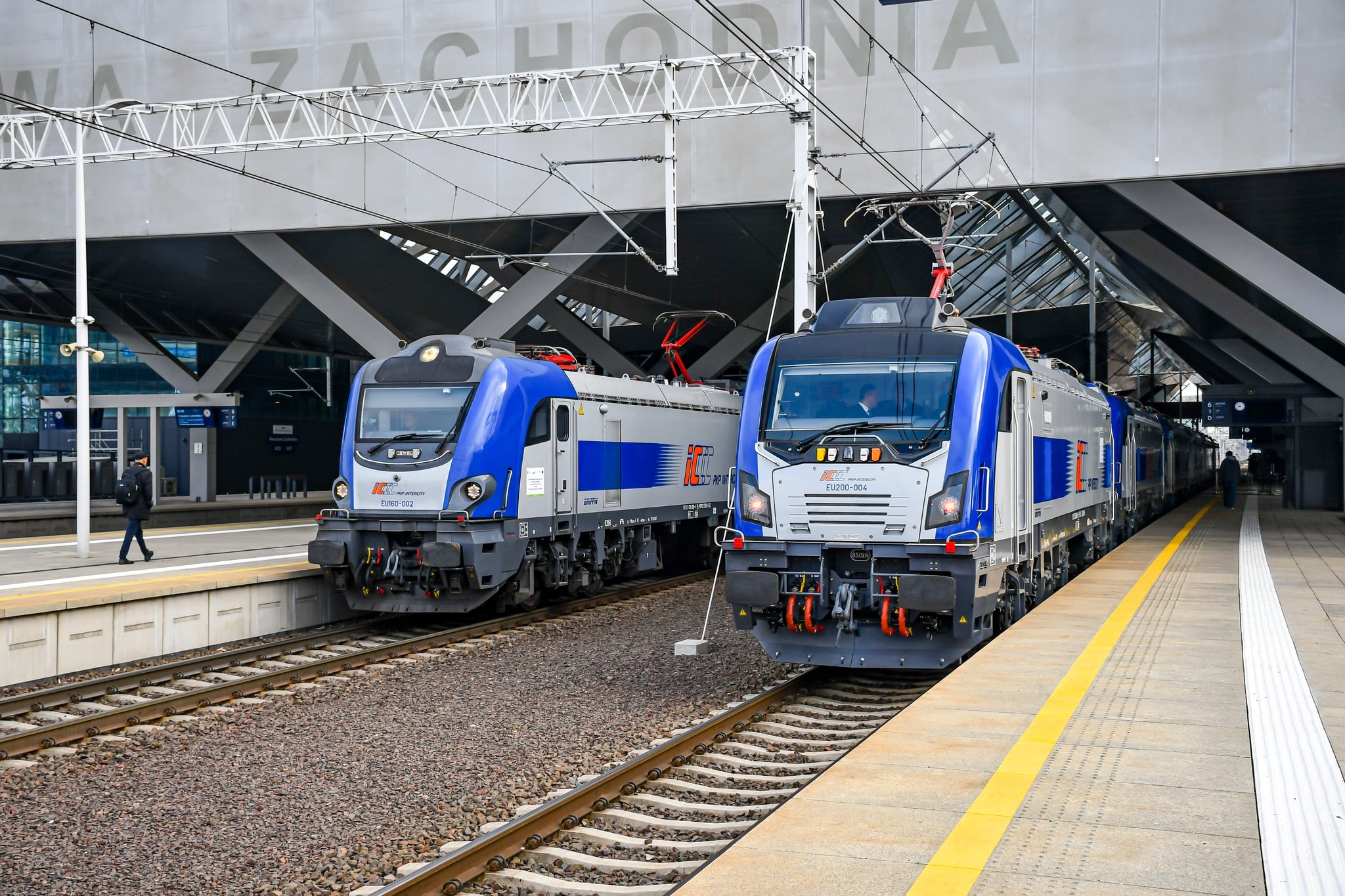 Inforail - Poniedziałkowy odjazd z PKP Intercity. Tańsze bilety na pociągi kategorii EIC i EIP w relacji Warszawa – Katowice