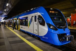 Pociąg Kolei Śląskich w Krakowie