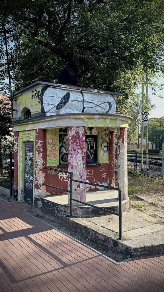 Zabytkowy budynek dawnej kasy EKD zmienia właściciela. Trafi w ręce Miasta Pruszków foto: UM Pruszków