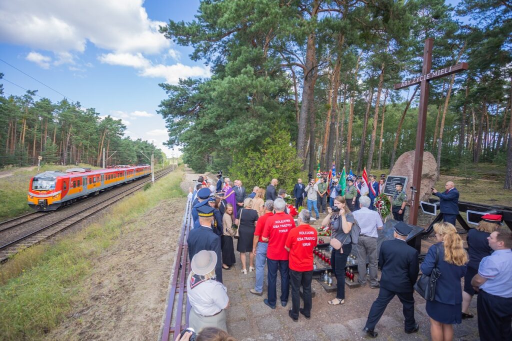 45 lat od katastrofy kolejowej pod Otłoczynem foto: UMWKP