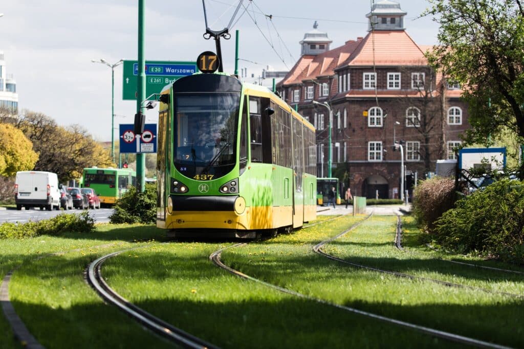Zmiany w komunikacji miejskiej w Poznaniu. Objazdy tramwajów i autobus zastępczy na Starołęce foto: ZTM Poznań