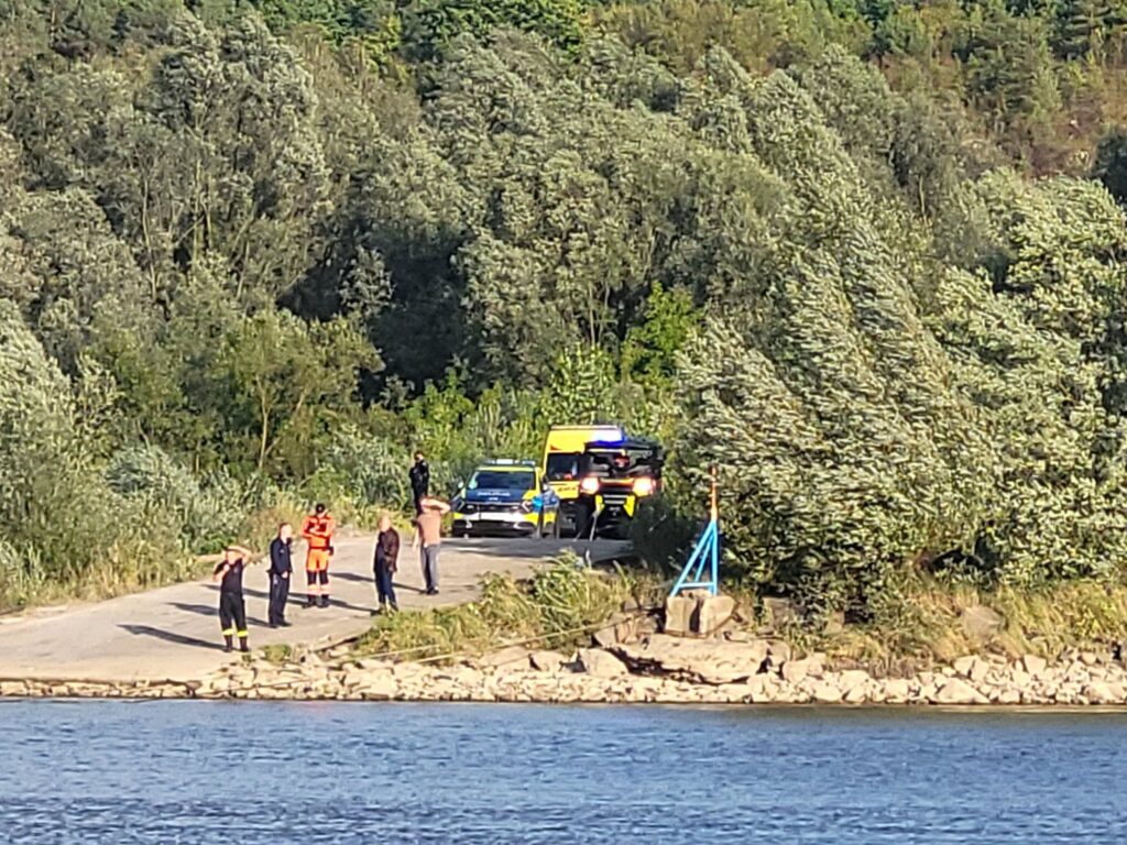 Statek rejsowy utknął na Wiśle pod Kazimierzem Dolnym. Kilkanaście osób ewakuowanych foto: WOPR