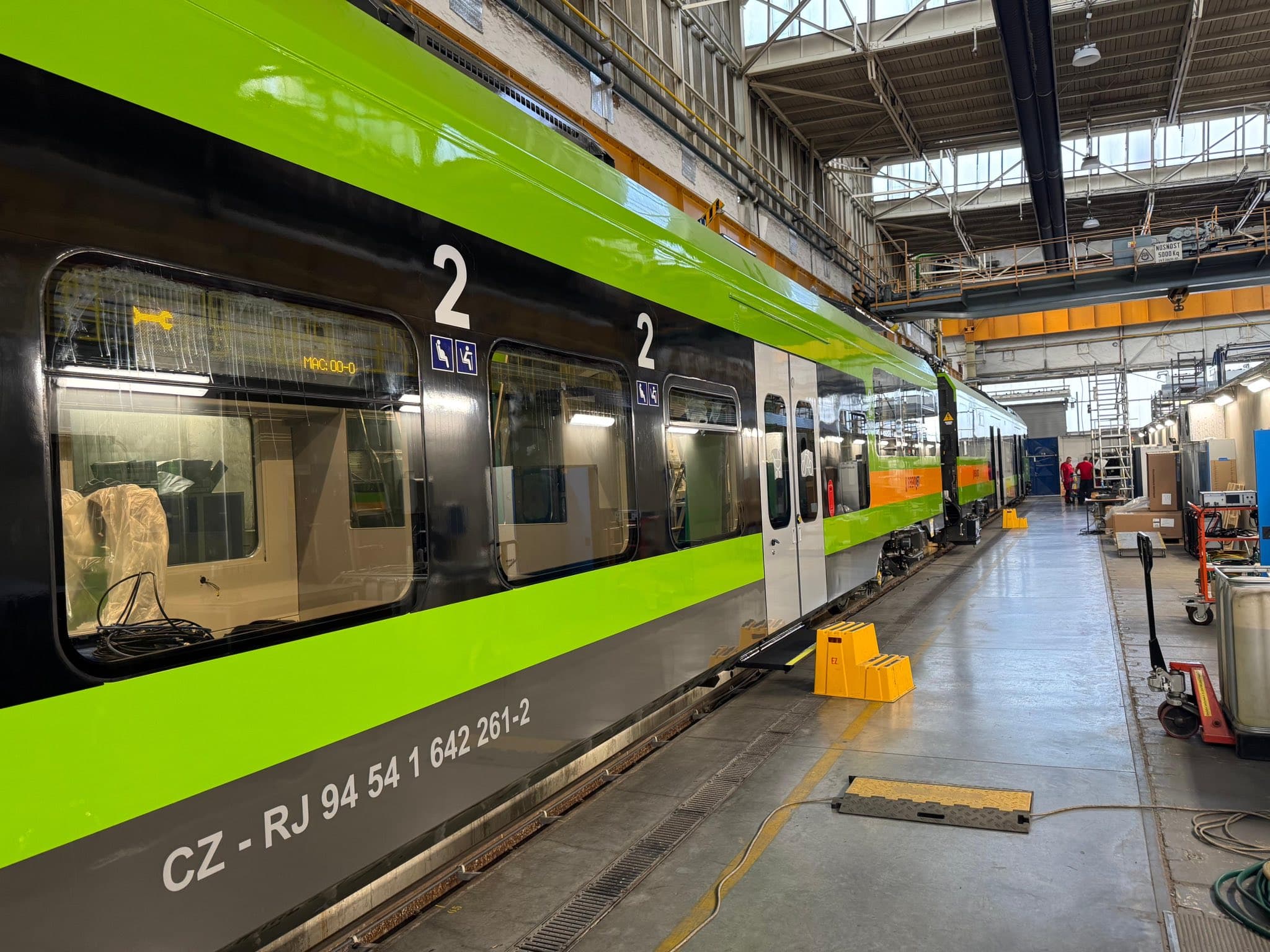 Inforail - Nowe niskopodłogowe pociągi dla Ústeckiego Kraju. Produkcja trwa, RegioJet czeka