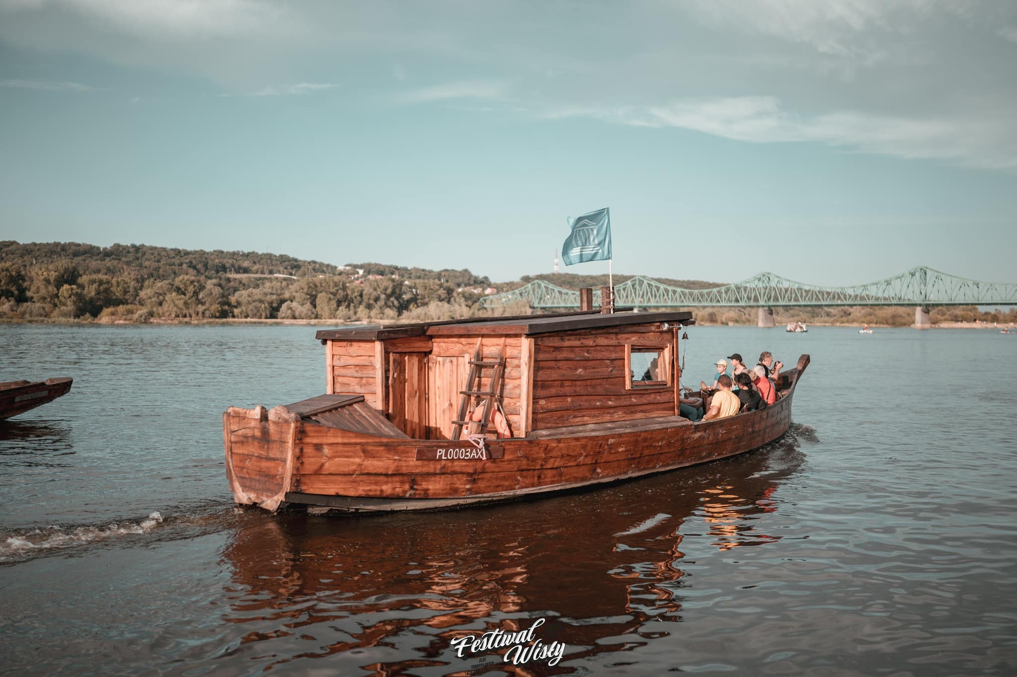 Infoship - Tradycyjne łodzie na Wiśle nie poddają się niskiemu stanowi wody