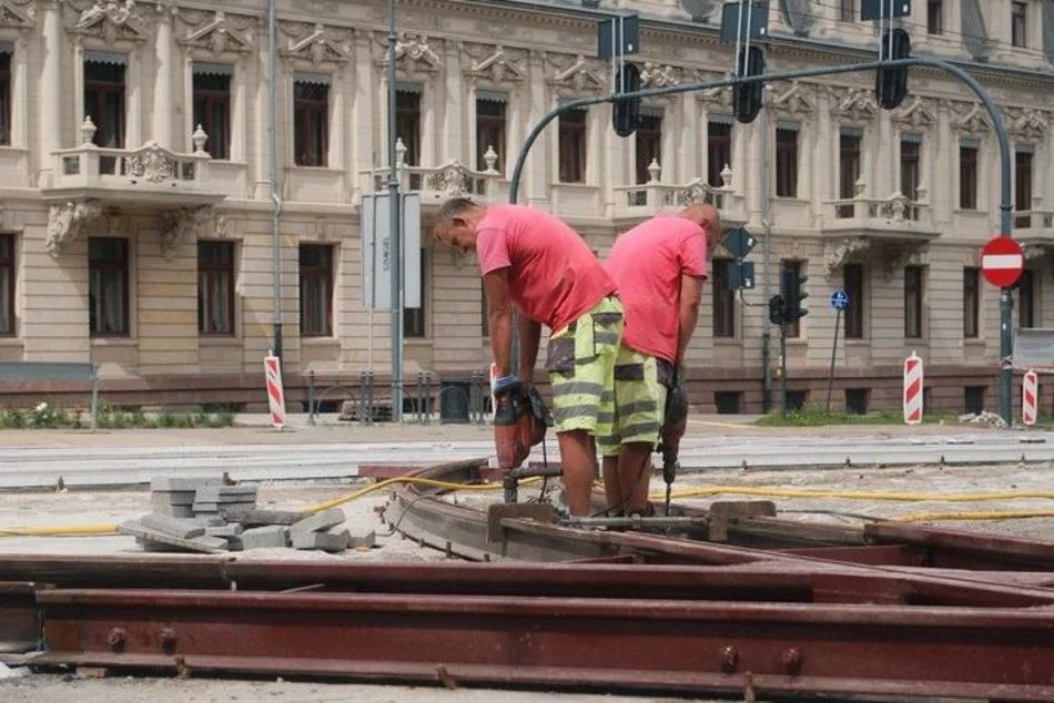 Trwa remont torowiska na Zachodniej w Łodzi. Zmiany w ruchu i objazdy tramwajów foto: UM Łódź