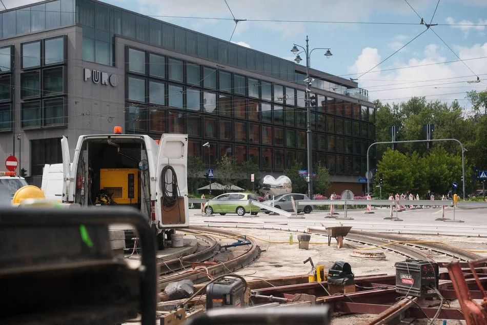 Trwa remont torowiska na Zachodniej w Łodzi. Zmiany w ruchu i objazdy tramwajów foto: UM Łódź