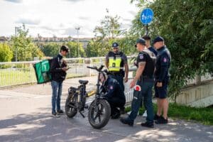 W Wilnie odbył się kolejny policyjny rejd poświęcony bezpieczeństwu rowerzystów i użytkowników elektrycznych środków mikrotransportu
