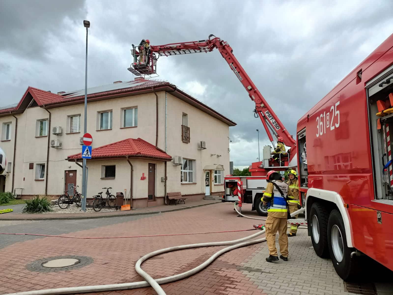 Infotrans - Pożar fotowoltaiki na budynku biurowym MPK Łomża. Ostrzeżenie dla całej branży