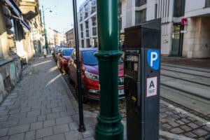 Kraków/ Od poniedziałku nowe opłaty za parkowanie – mieszkańcy zapłacą mniej niż przyjezdni