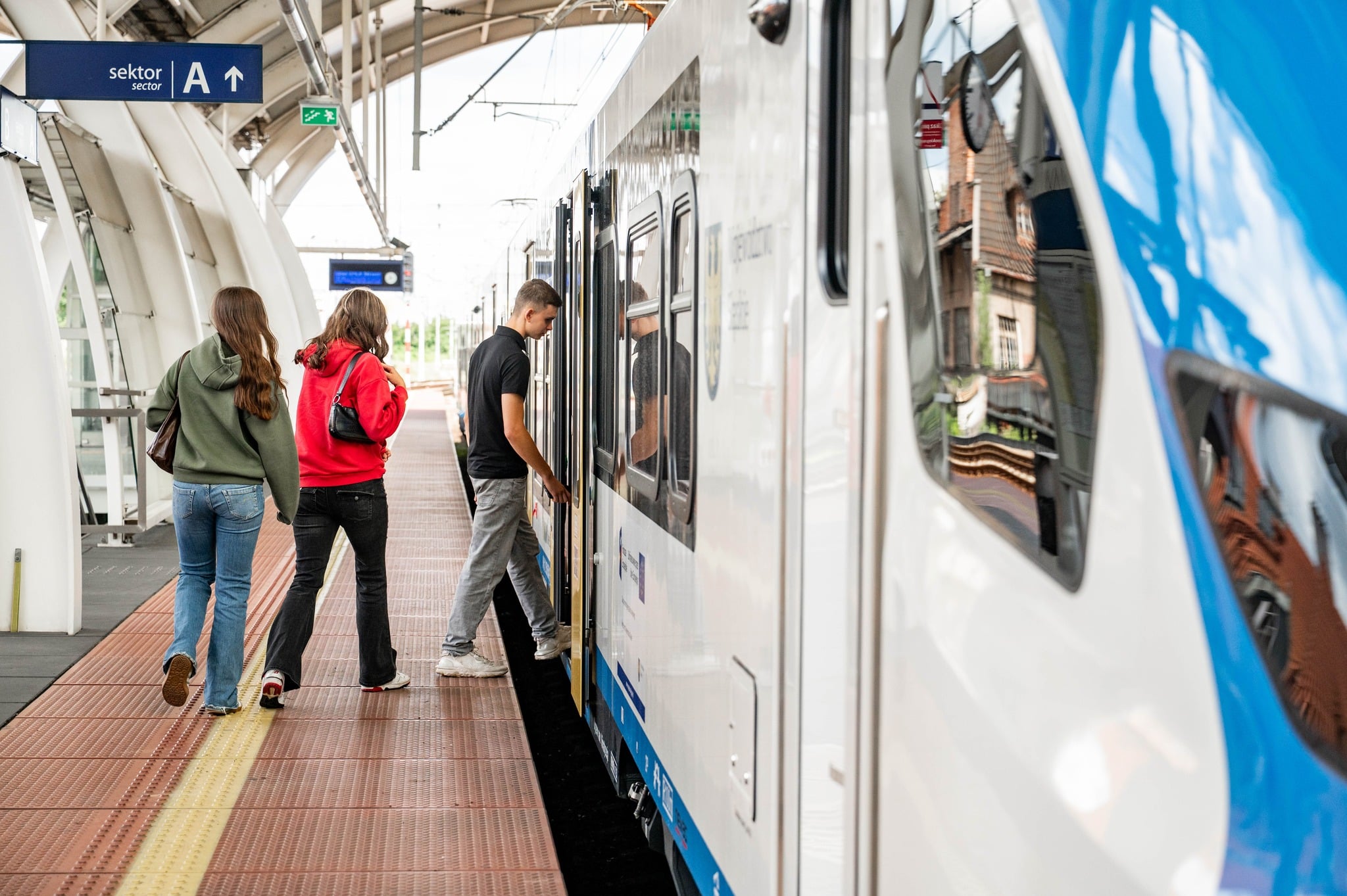 Infotrans - Koleje Śląskie wprowadziły możliwość subskrypcji biletów okresowych w aplikacji