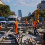 Warszawski Transport Publiczny wraz z mieszkańcami stolicy wraca z wakacji. Od 1 września tramwaje, metro i większość linii autobusowych powróci do podstawowych rozkładów i tras.