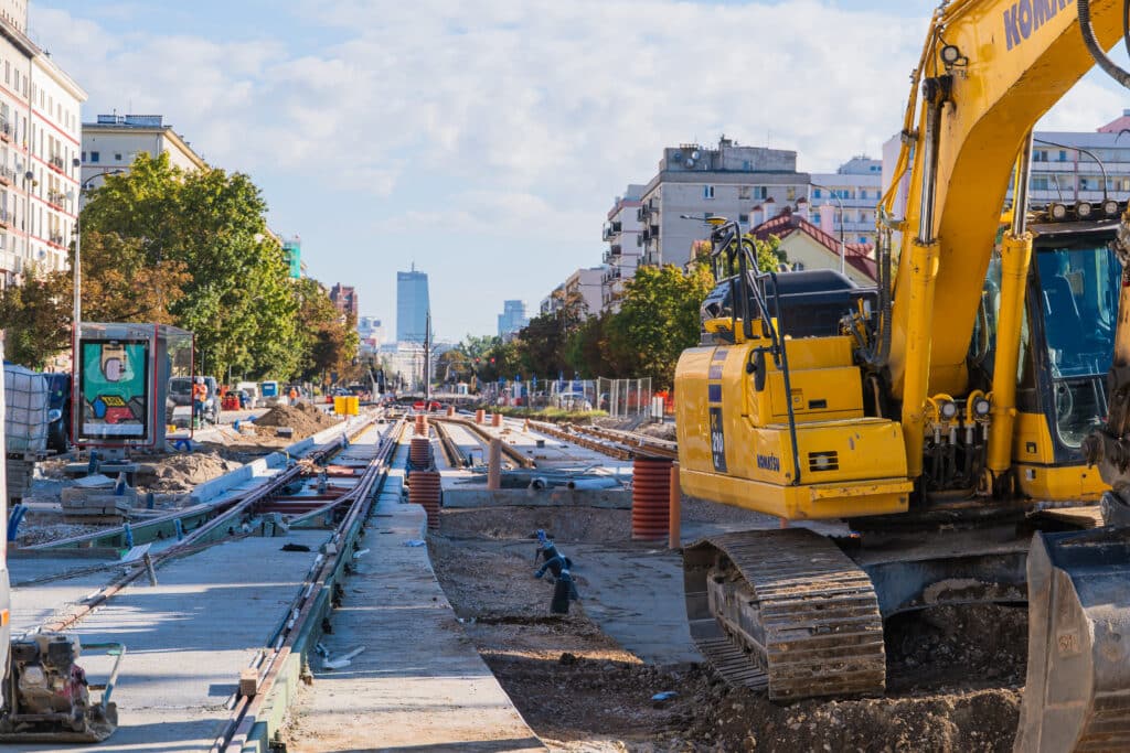 Warszawski Transport Publiczny wraz z mieszkańcami stolicy wraca z wakacji. Od 1 września tramwaje, metro i większość linii autobusowych powróci do podstawowych rozkładów i tras.