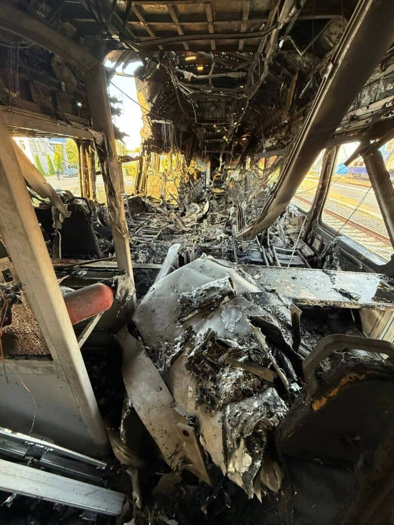Atak na pociągi Intercity+ Kolei Ukraińskich. Jeden skład doszczętnie zniszczony foto: UZ