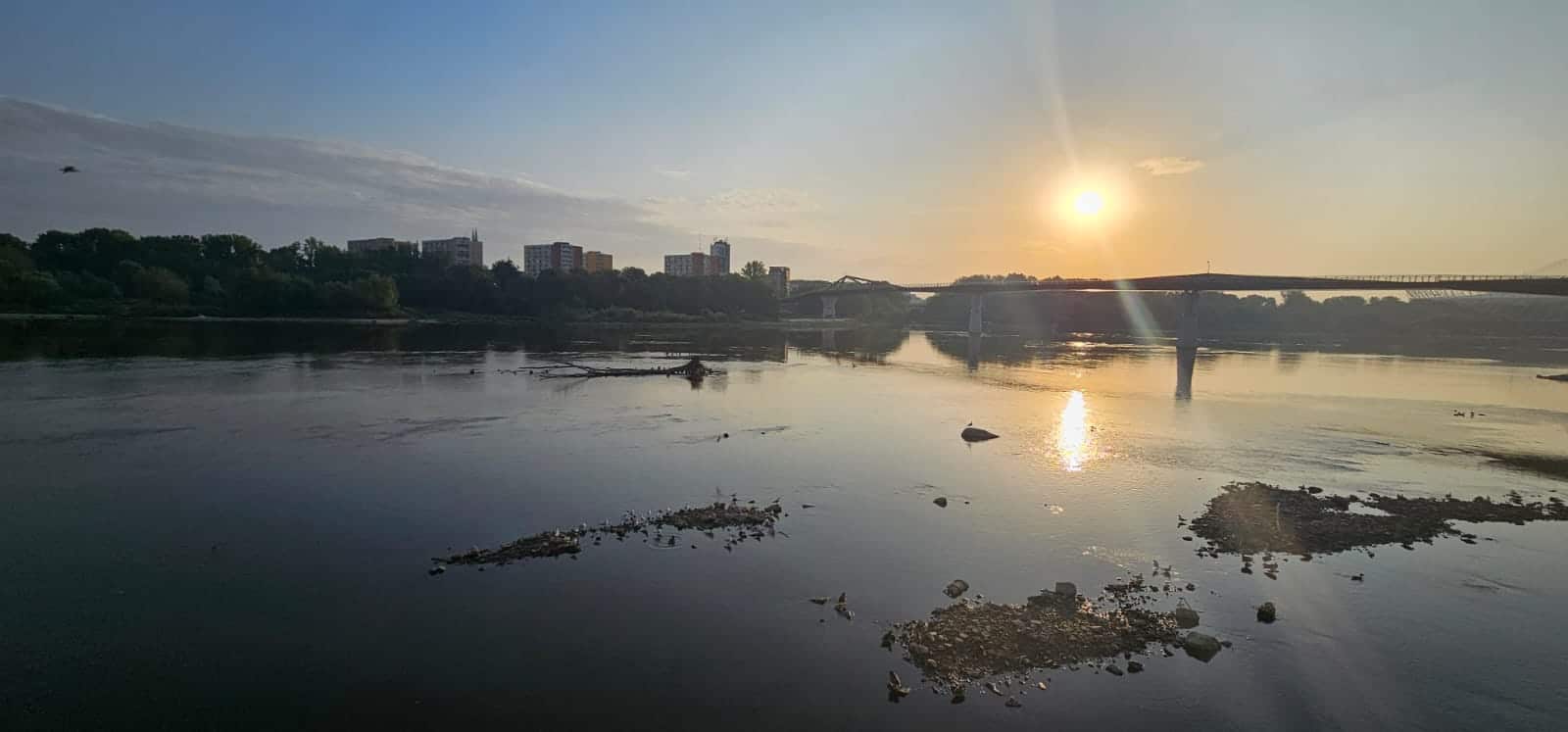 Infoship - Bardzo niski stan Wisły. Tylko 11 cm na stacji Warszawa-Bulwary. Promy stoją