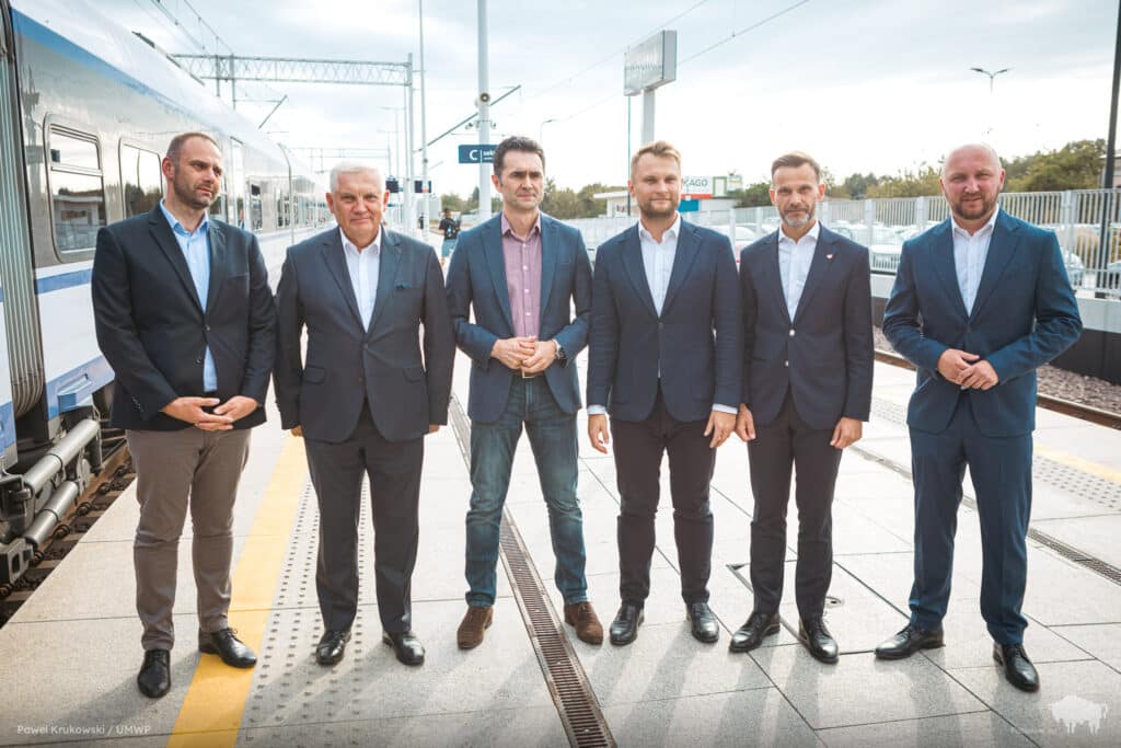 1 godzina 38 minut to rekordowy czas, w którym 180 km trasy po raz pierwszy w tym tempie przemierzy w niedzielę, 1.09.2024  pociąg na trasie Białystok – Warszawa.