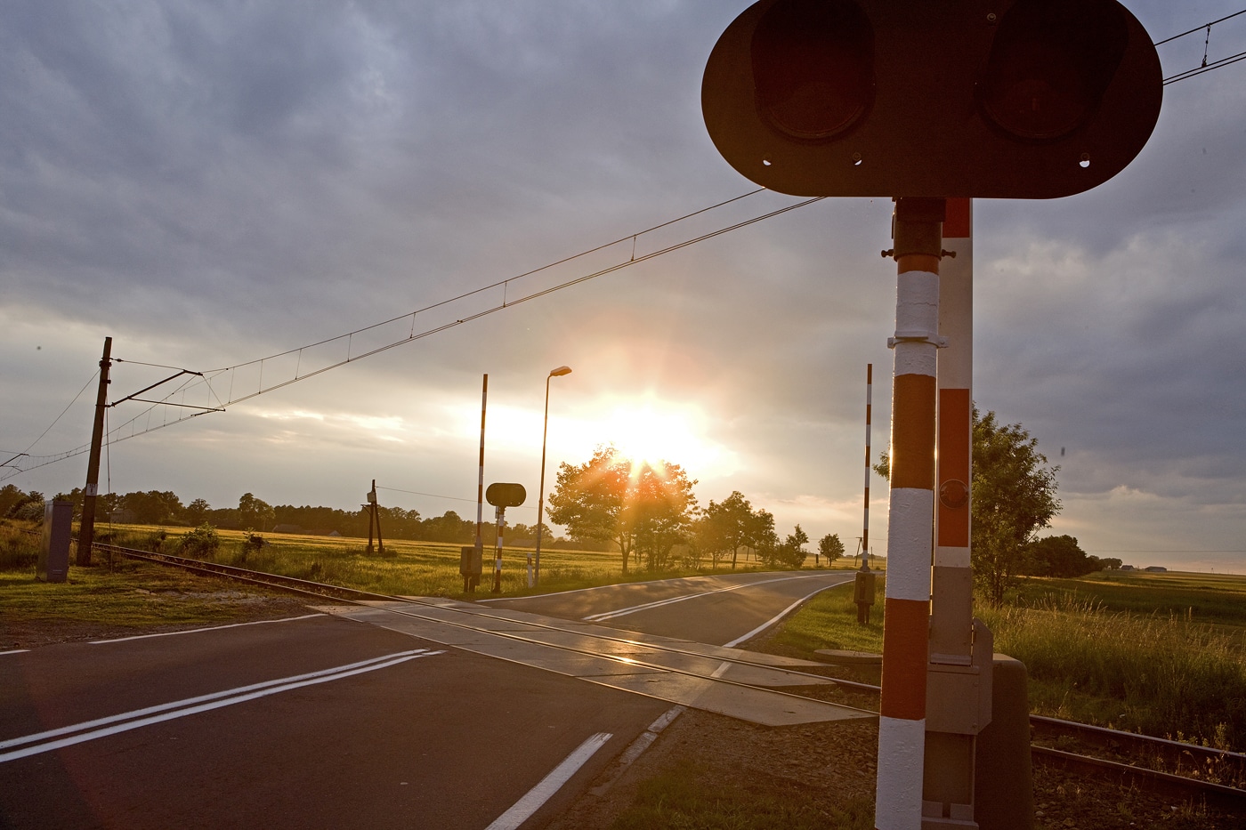 Inforail - Tragiczne wakacje na przejazdach kolejowo-drogowych. Kolejarze podsumowali bezpieczeństwo