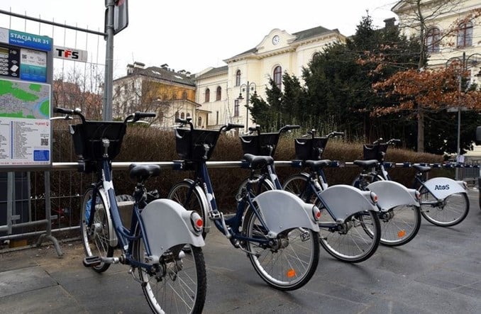 Po latach funkcjonowania systemu opartego na klasycznych stacjach dokujących, miasto przygotowuje się do wdrożenia nowej generacji rowerów.
