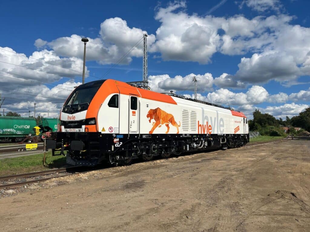 Stadler dostarczył setną lokomotywę EURODUAL dla European Loc Pool foto: Stadler