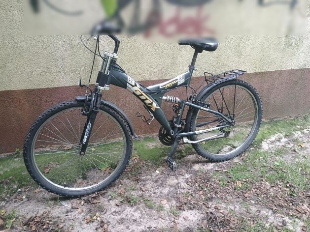 Policjanci kartuskiej drogówki zatrzymali 19-letniego mężczyznę, który  próbował odjechać rowerem znalezionym w lesie.